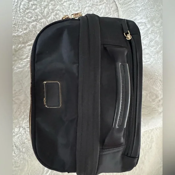 Tumi Voyager Oxford Compact Carry-on. BLACK. Used 5 times like new - Picture 3 of 9